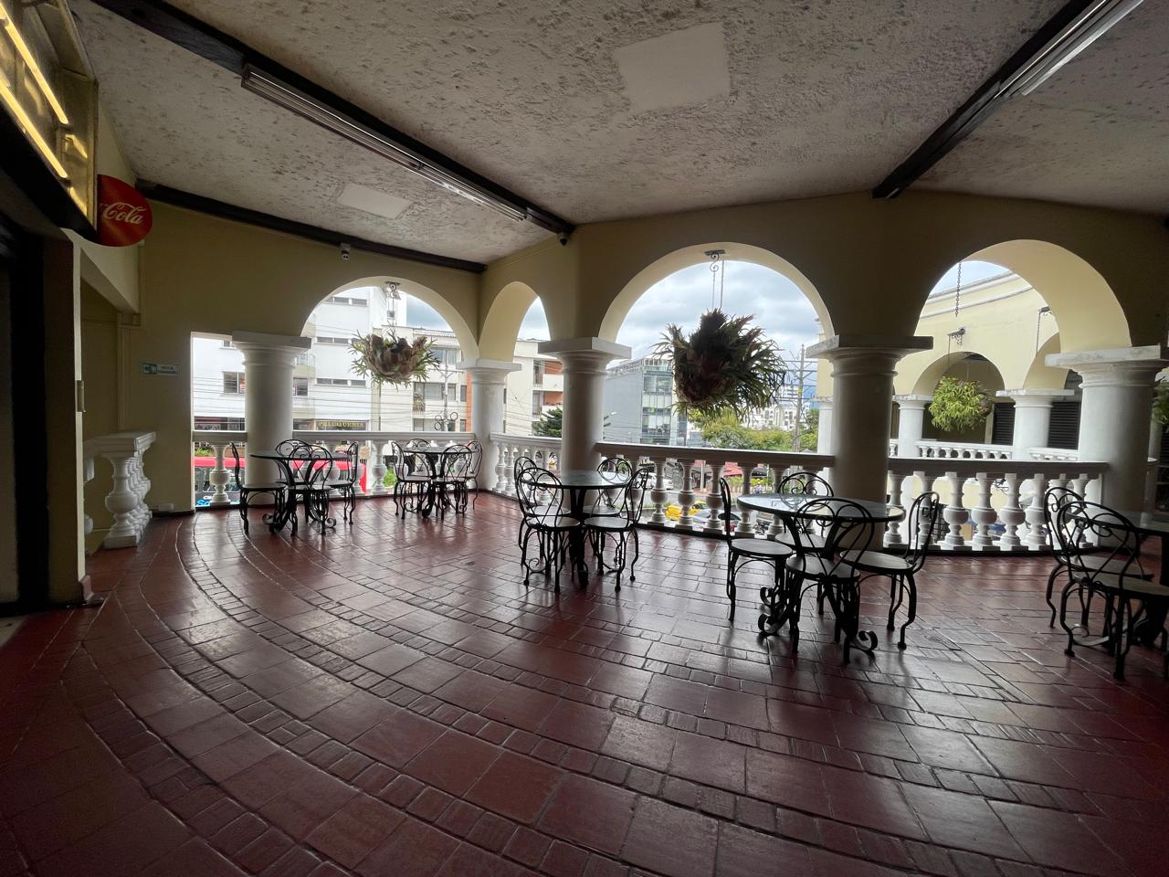 26. LOCAL ED EL BOSQUE (9).jpeg