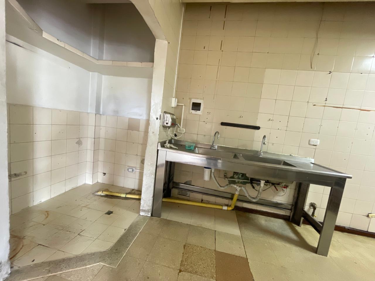 19. LOCAL ED EL BOSQUE (19).jpeg