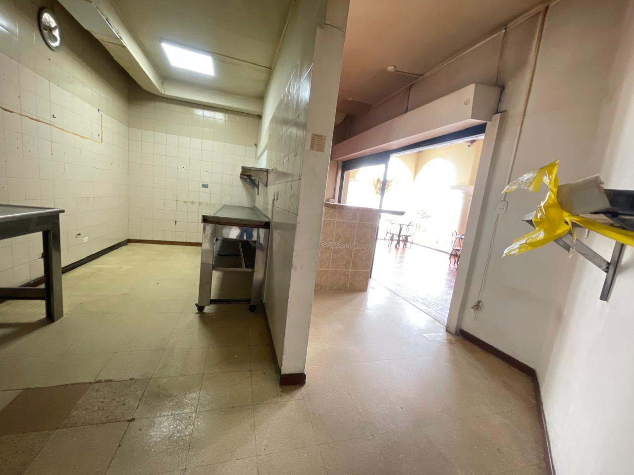 21. LOCAL ED EL BOSQUE (20).jpeg