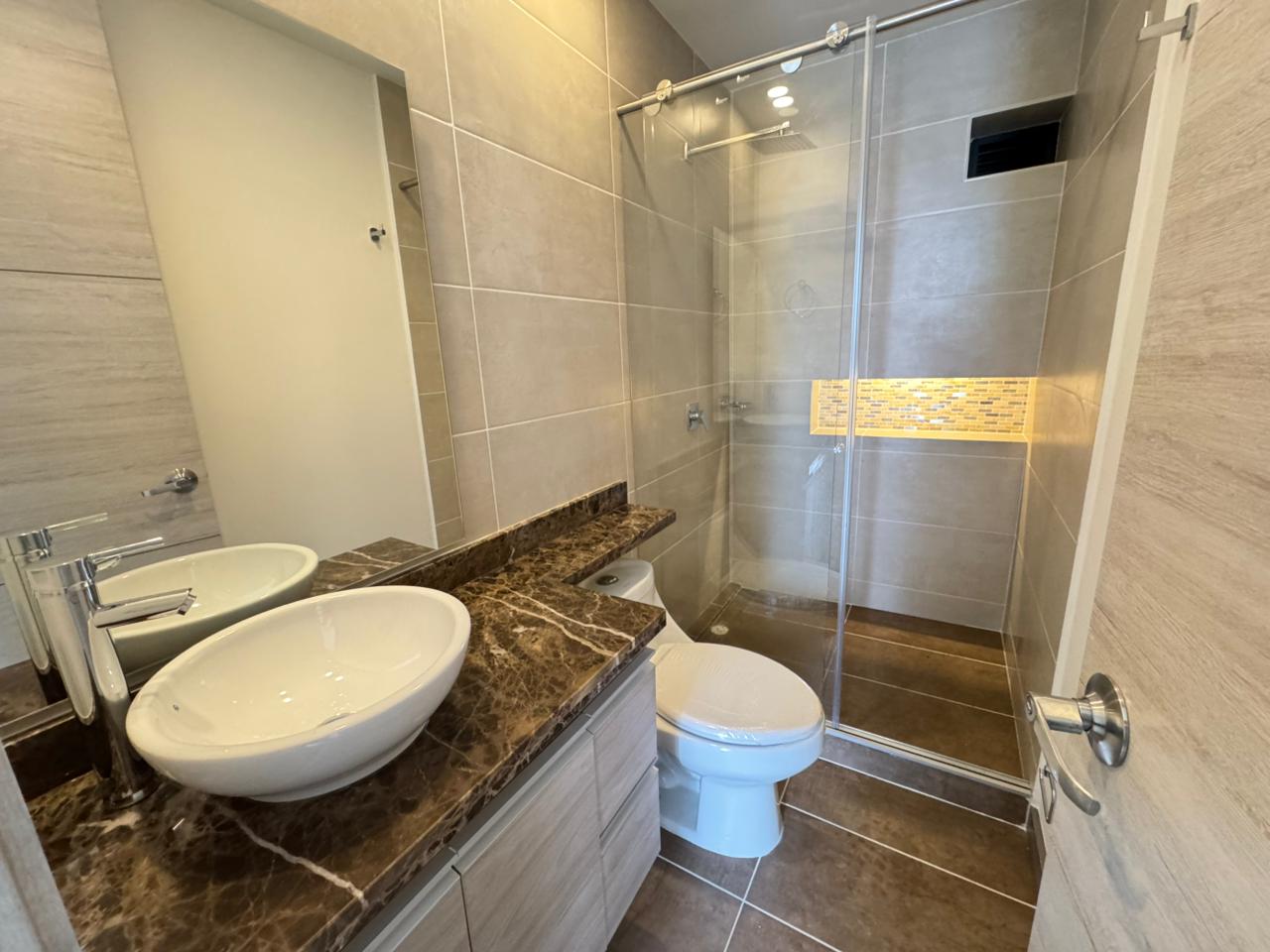 SE VENDE Y SE ALQUILA  21..jpg