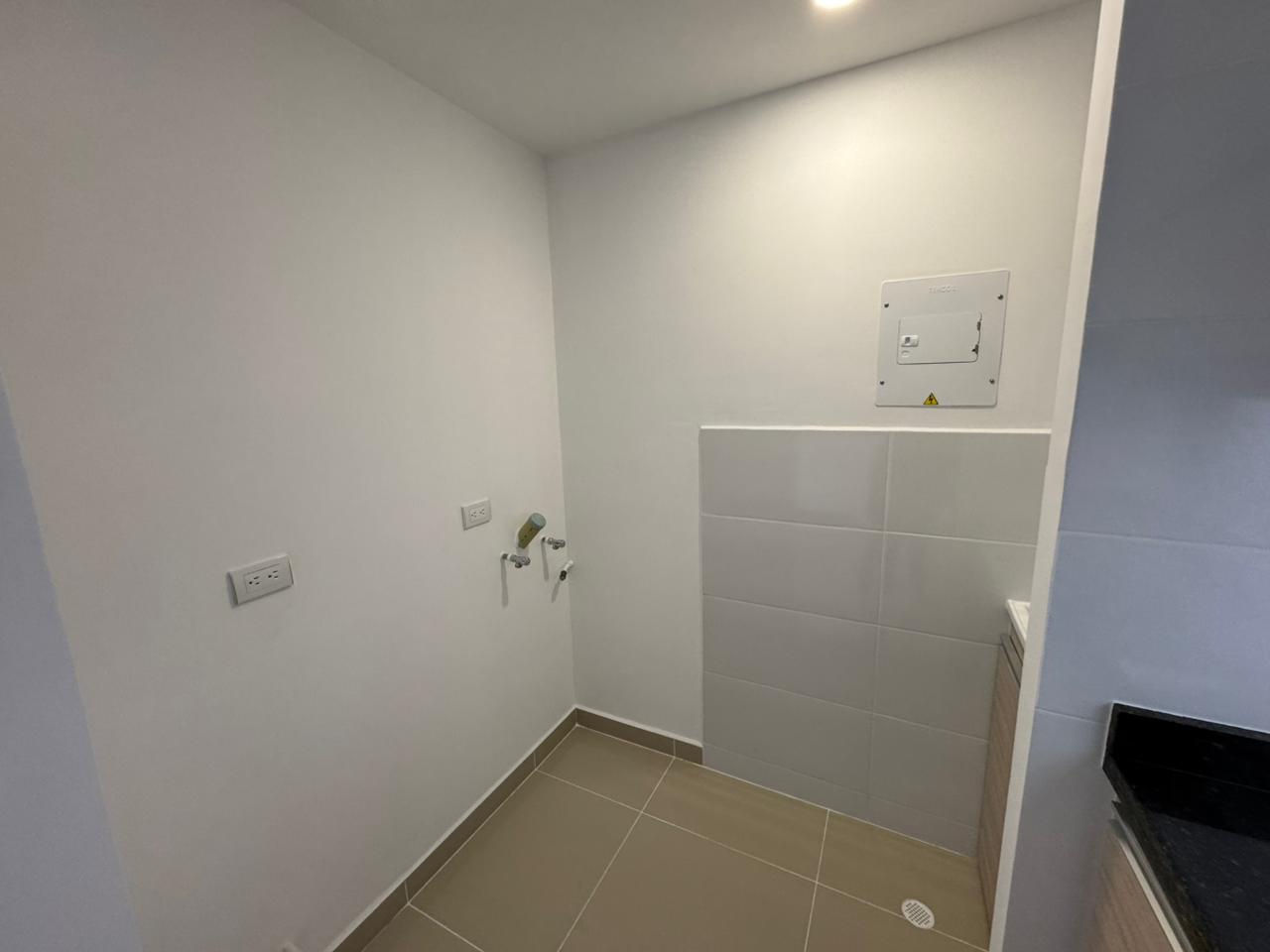 SE VENDE Y SE ALQUILA  10..jpg