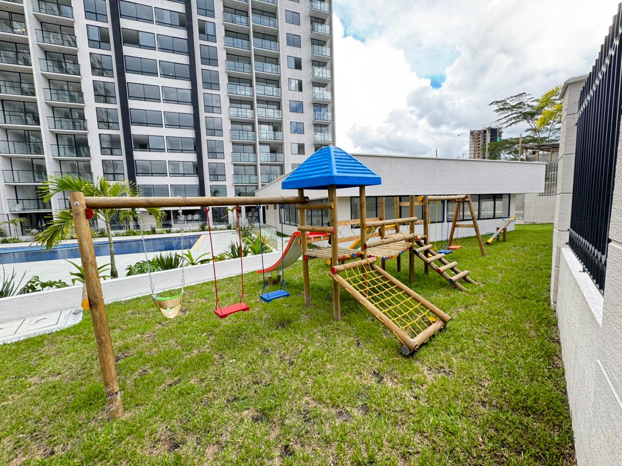 SE VENDE Y SE ALQUILA  28..jpg