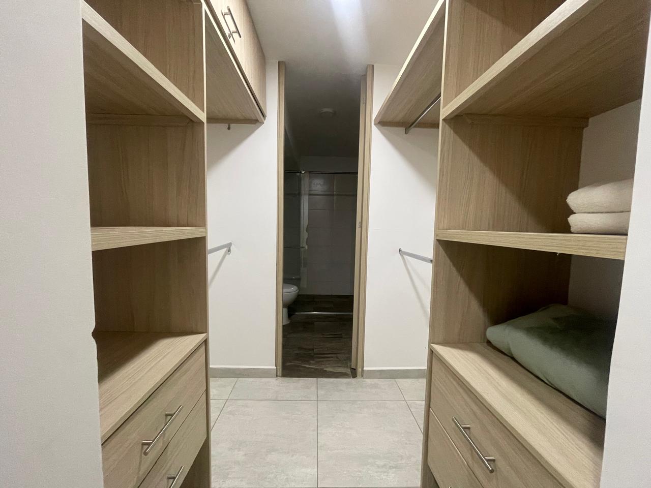 SE VENDE APTO HITO 18 12..jpeg