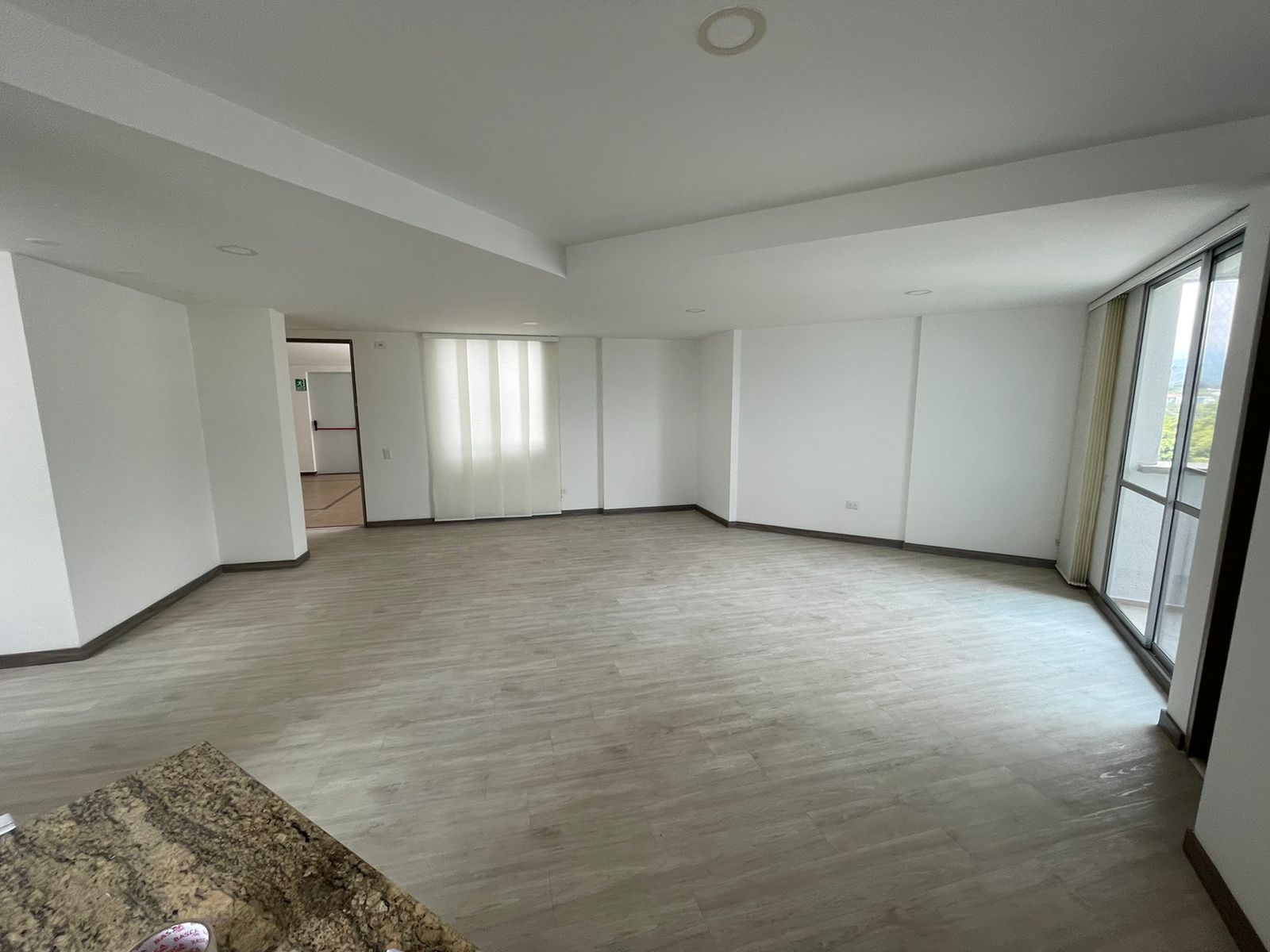 SE ALQUILA APTO SAN JUAN DE LA LOMA 2..jpg