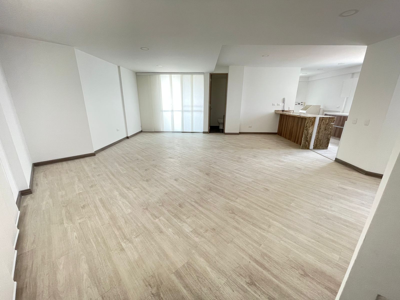 SE ALQUILA APTO SAN JUAN DE LA LOMA 4..jpg