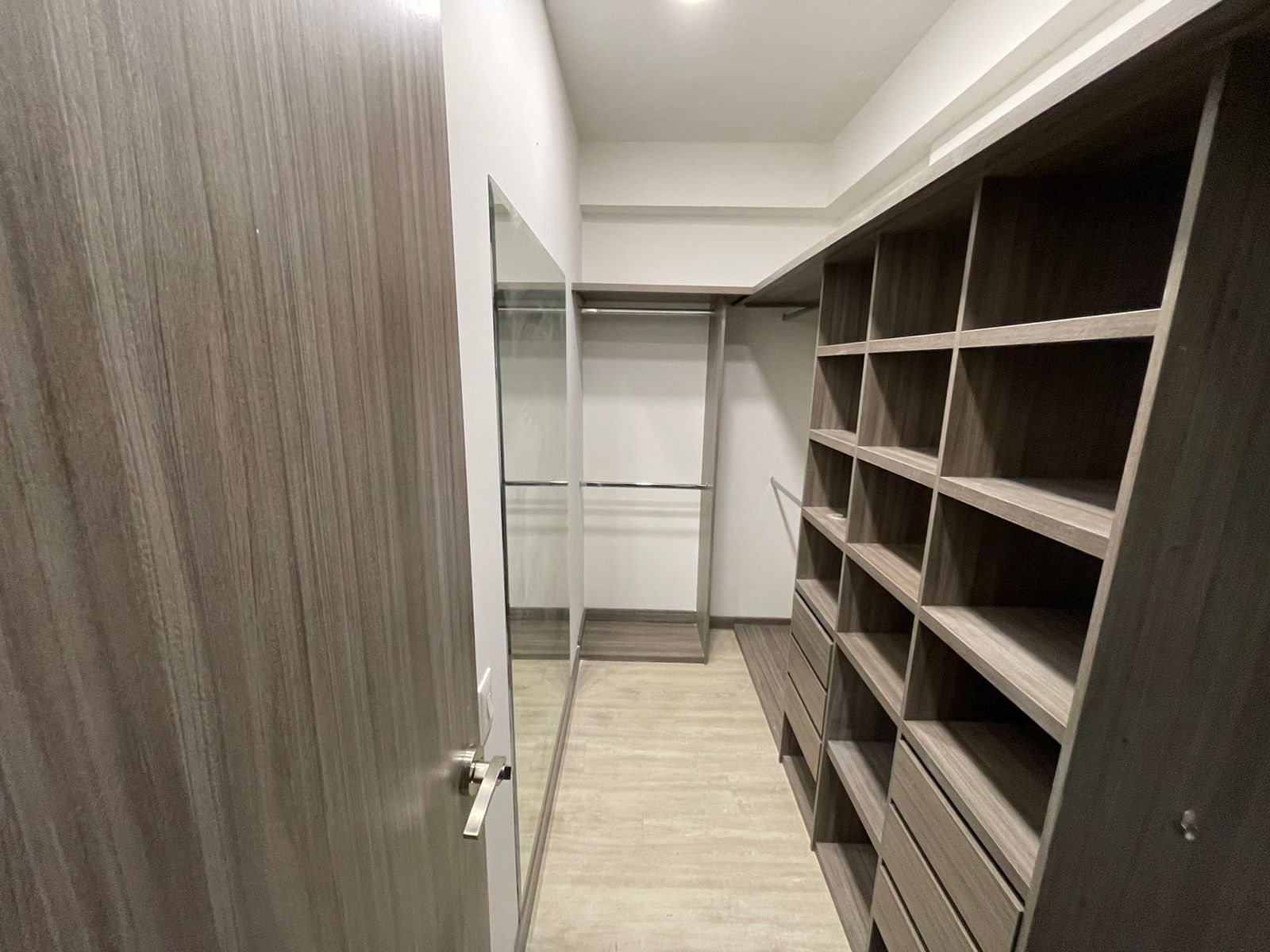 SE ALQUILA APTO SAN JUAN DE LA LOMA 10..jpg