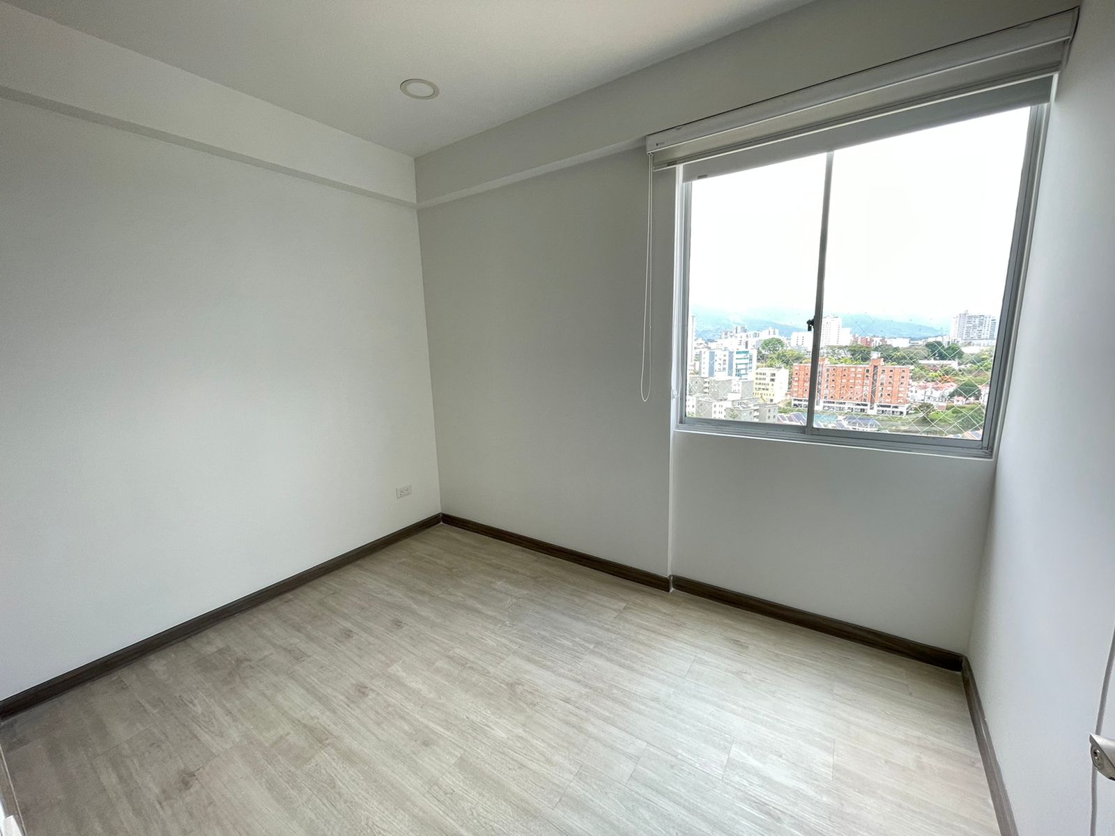 SE ALQUILA APTO SAN JUAN DE LA LOMA 13..jpg