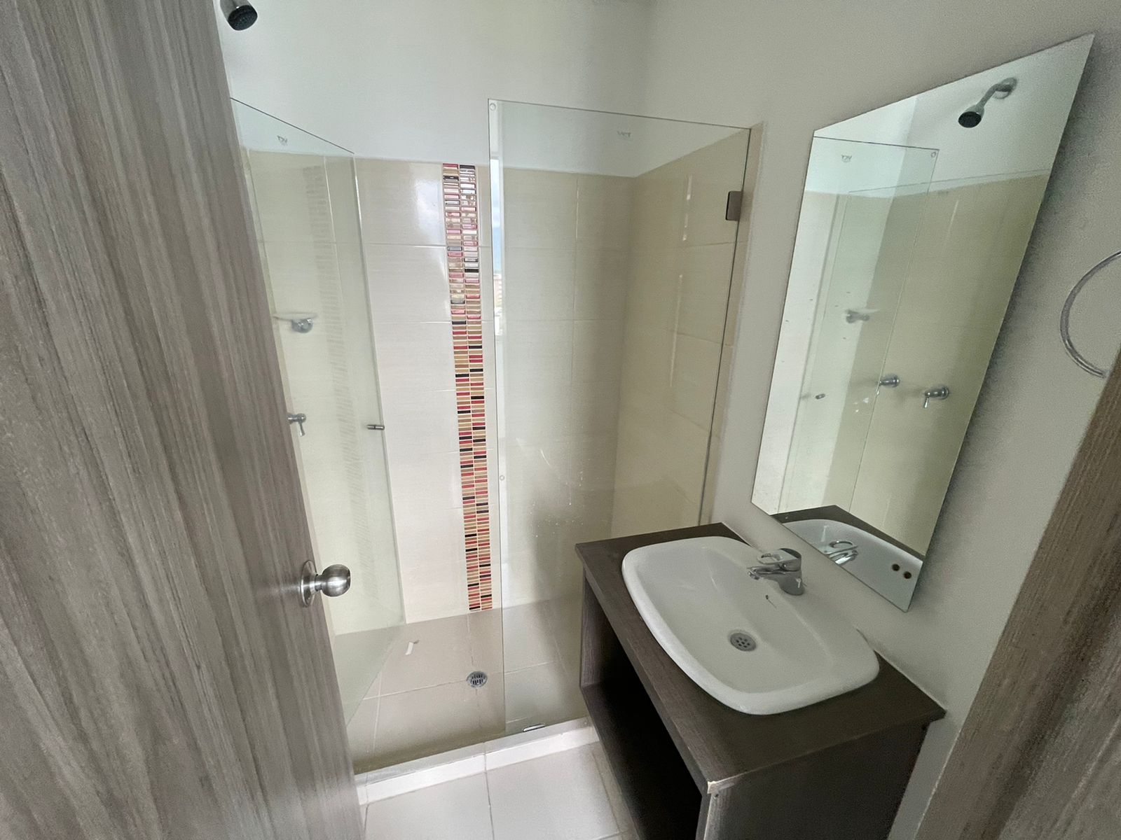 SE ALQUILA APTO SAN JUAN DE LA LOMA 14..jpg