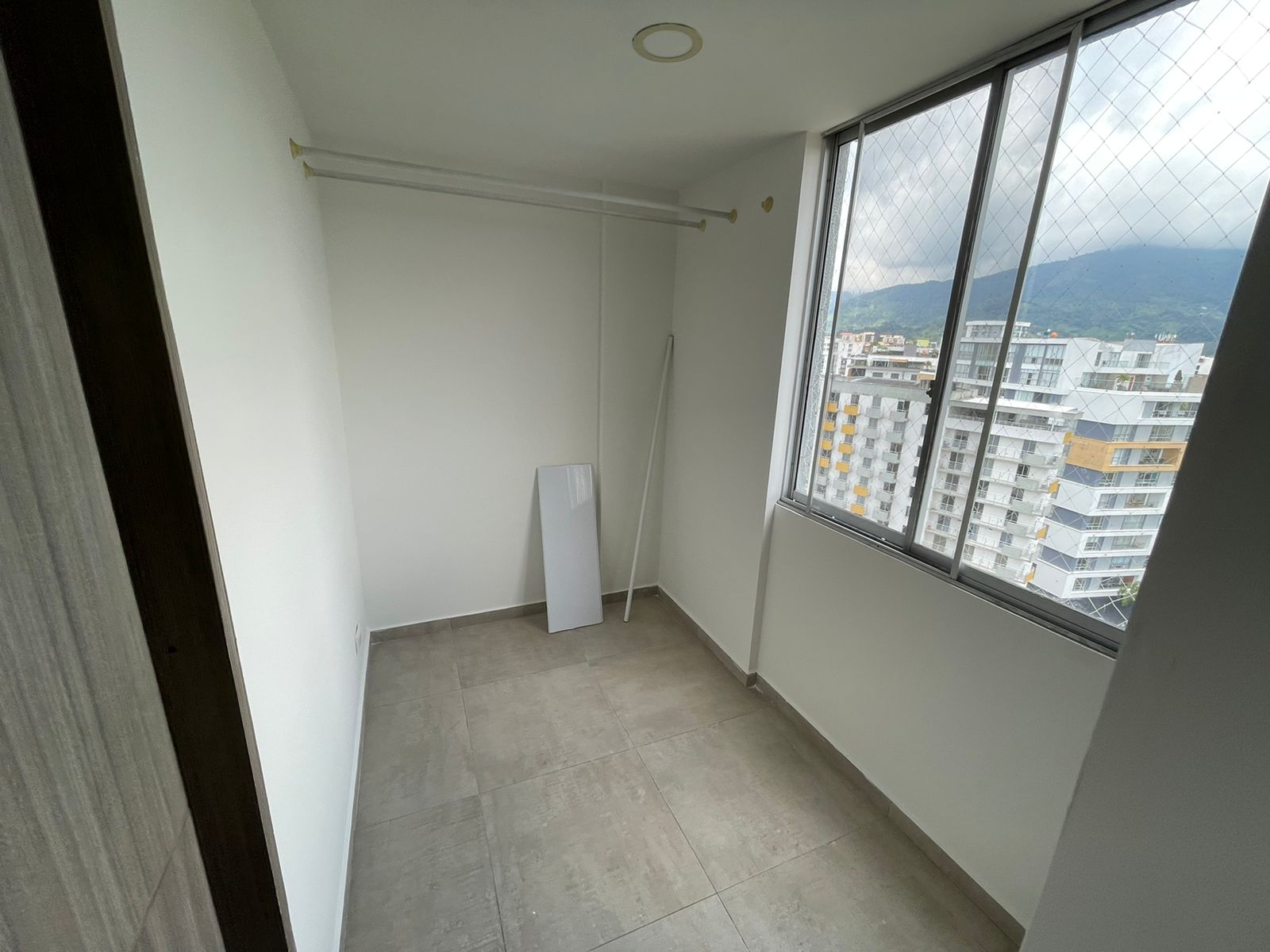 SE ALQUILA APTO SAN JUAN DE LA LOMA 18..jpg