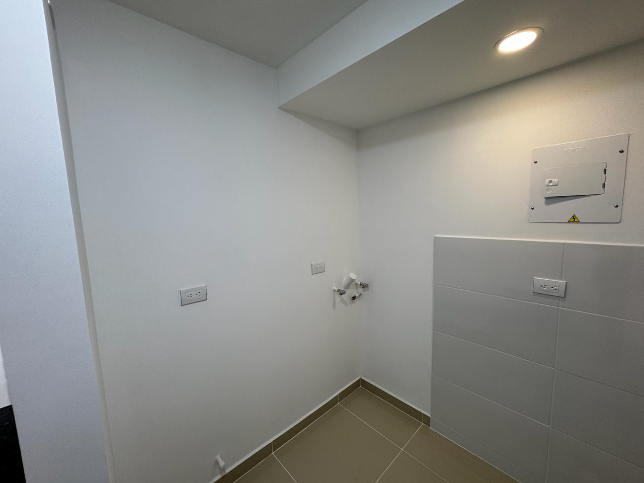 SE ARRIENDA APTO EN ORO NEGRO 4..jpeg