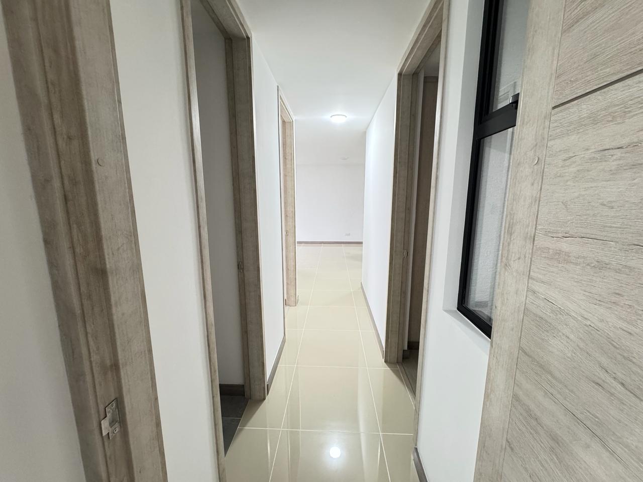 SE ARRIENDA APTO EN ORO NEGRO 11..jpeg