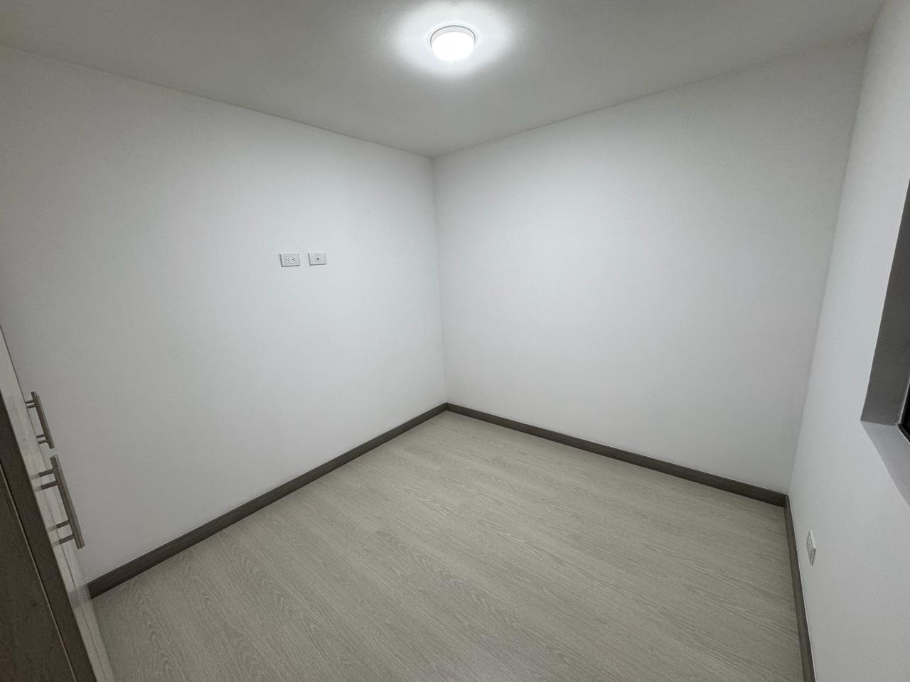 SE ARRIENDA APTO EN ORO NEGRO 18..jpeg