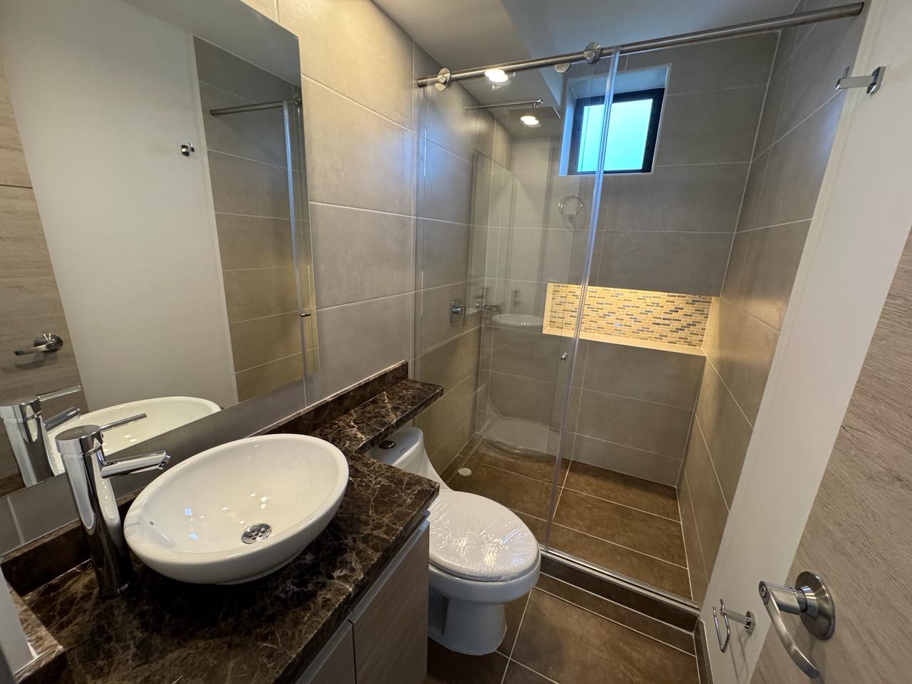 SE ARRIENDA APTO EN ORO NEGRO 17..jpeg