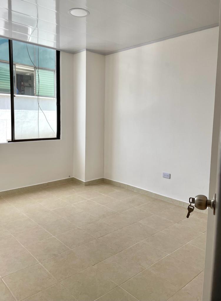 SE VENDE APTO EN EL CENTRO  8..jpg