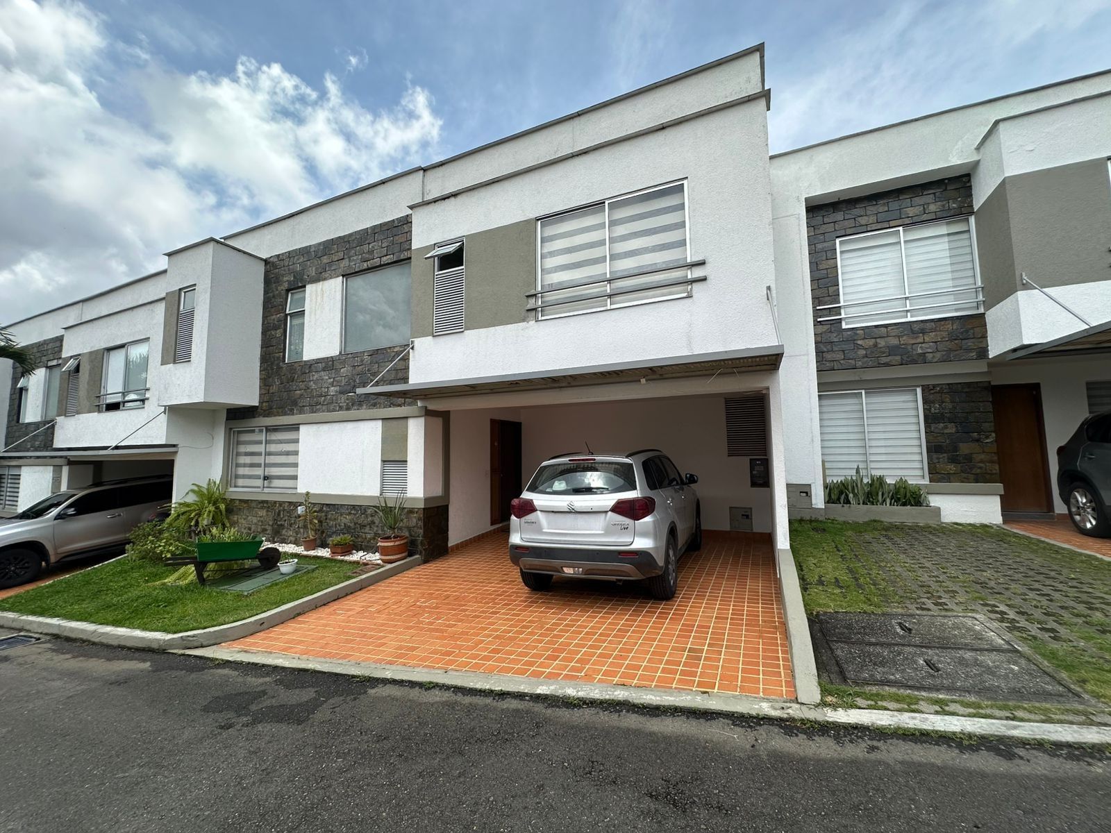 SE VENDE CASA EN LA CASTELLANA 1..jpg