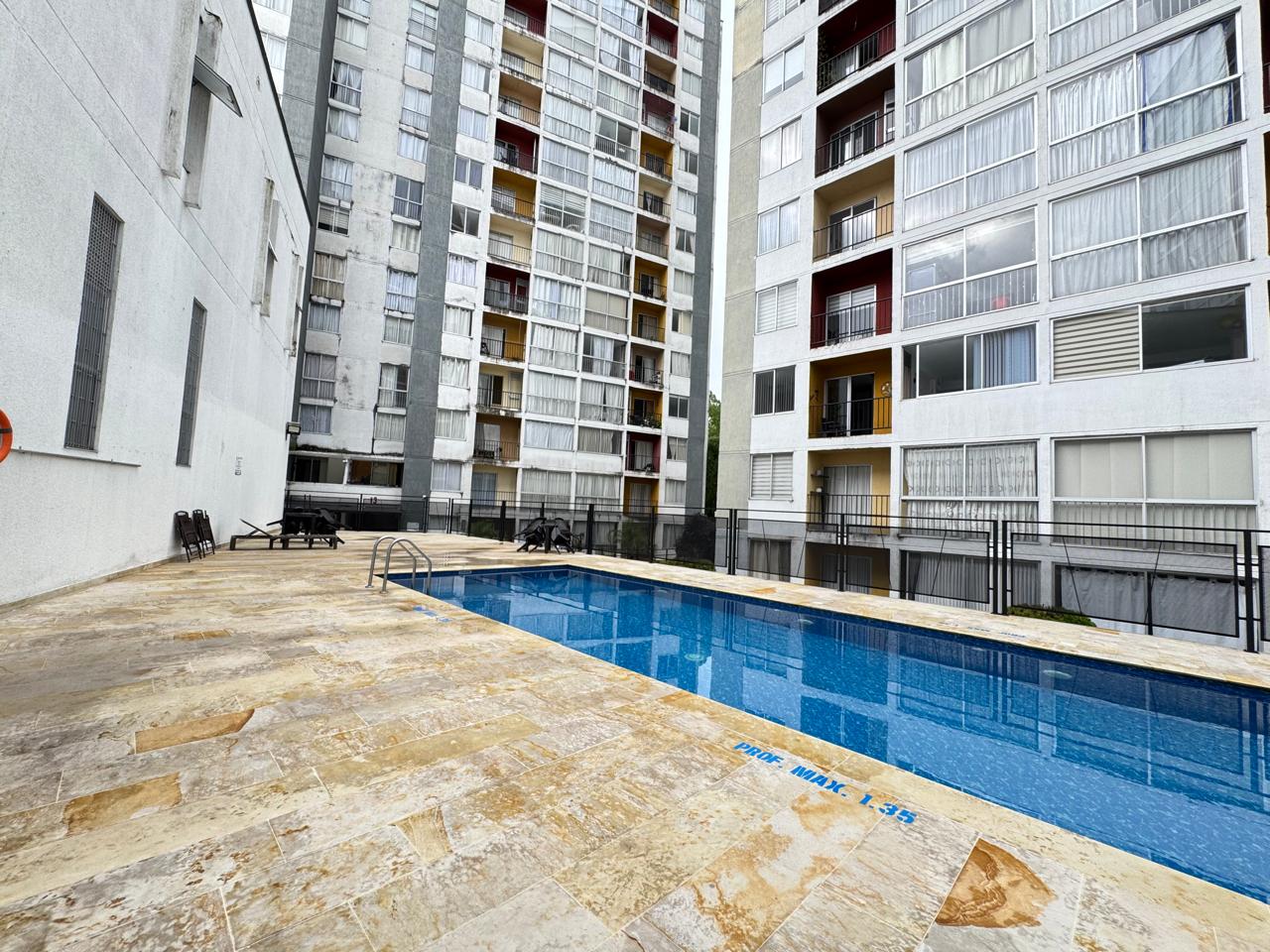 SE VENDE APARTAMENTO EN LA PAVONA  25..jpeg