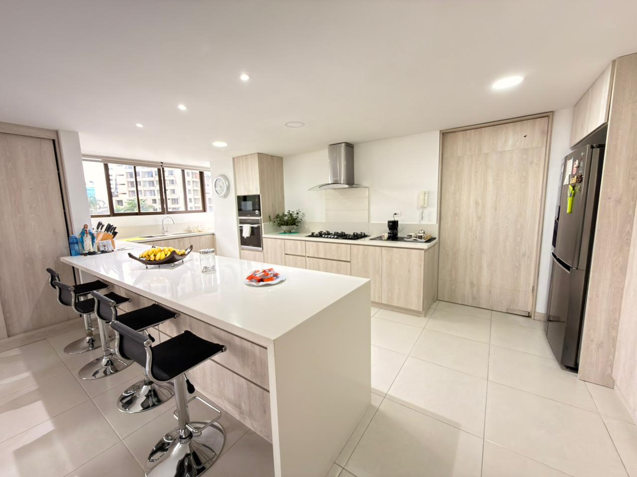 SE VENDE Y SE ARRIENDA EN LA CASTELLANA  8..jpeg