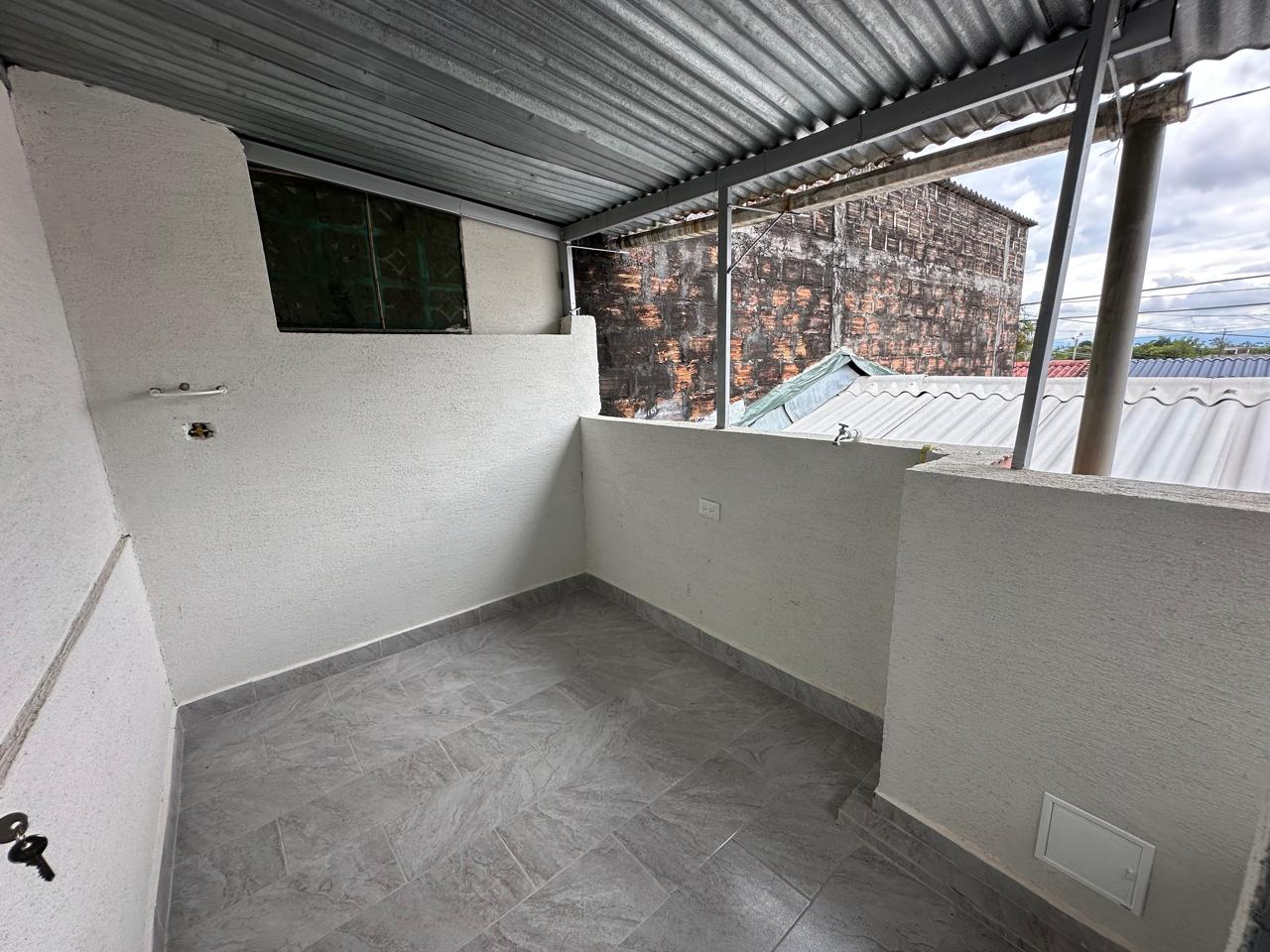 SE VENDE CASA EN LOS ALMENDROS  5..jpeg