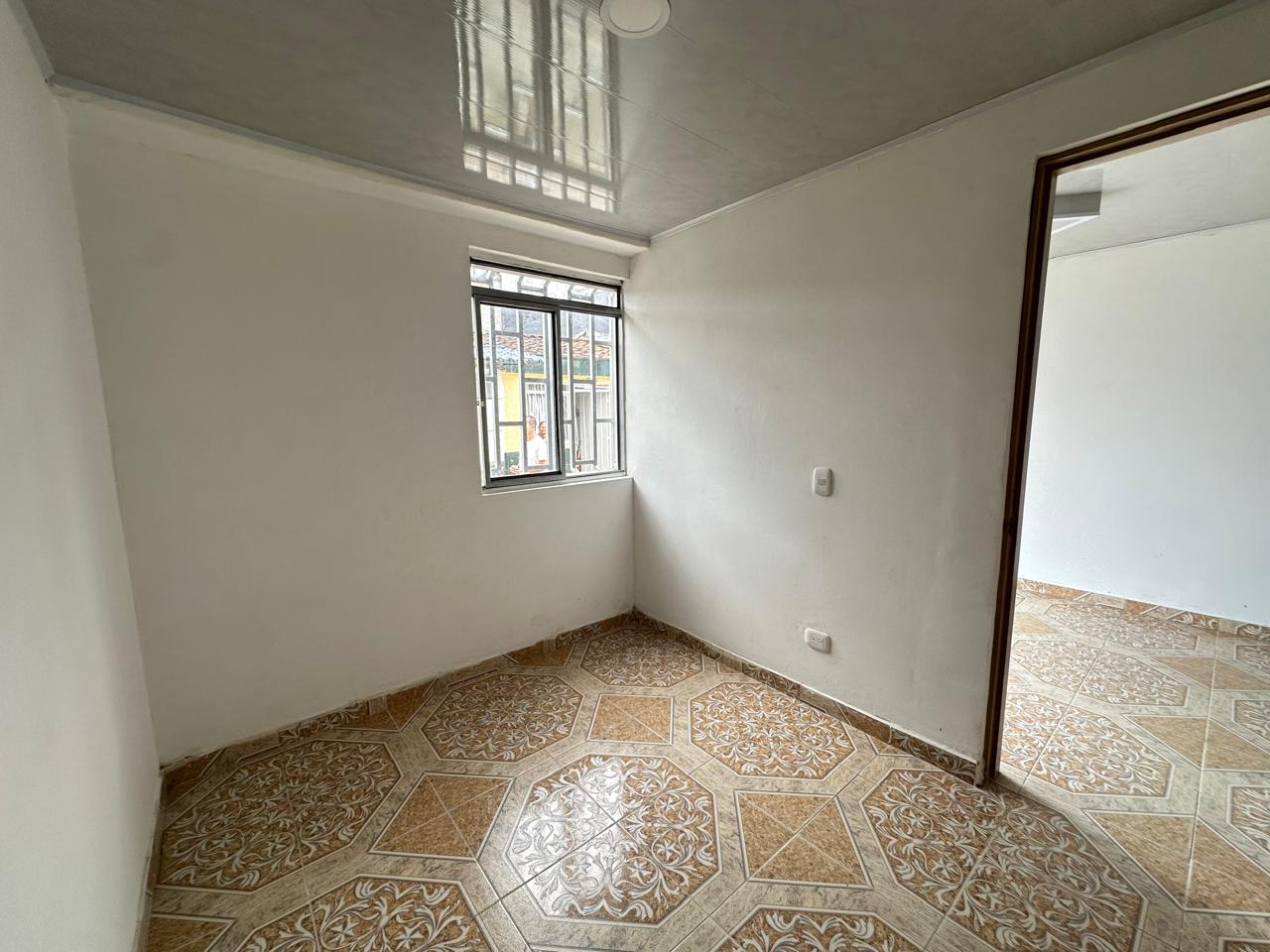 SE VENDE CASA EN LOS ALMENDROS  8..jpeg