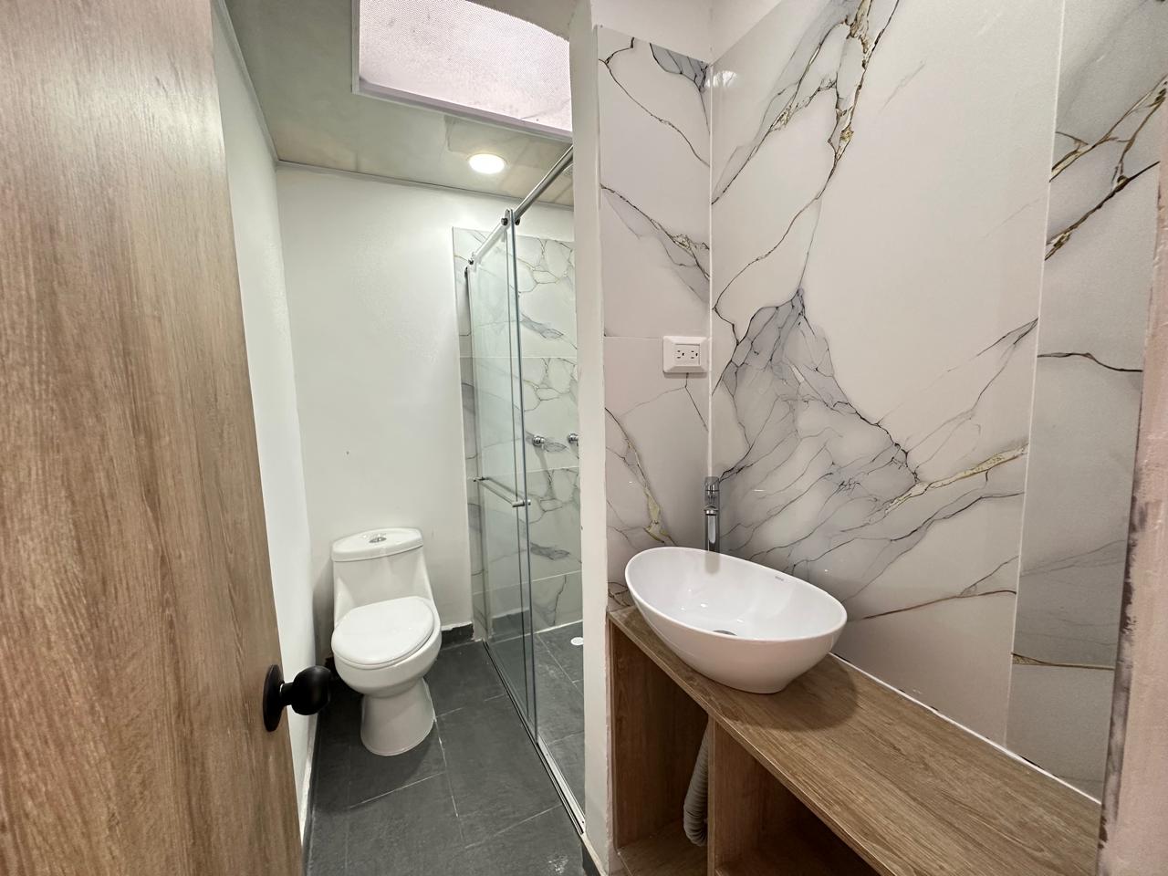 SE VENDE CASA EN LOS ALMENDROS  14..jpeg