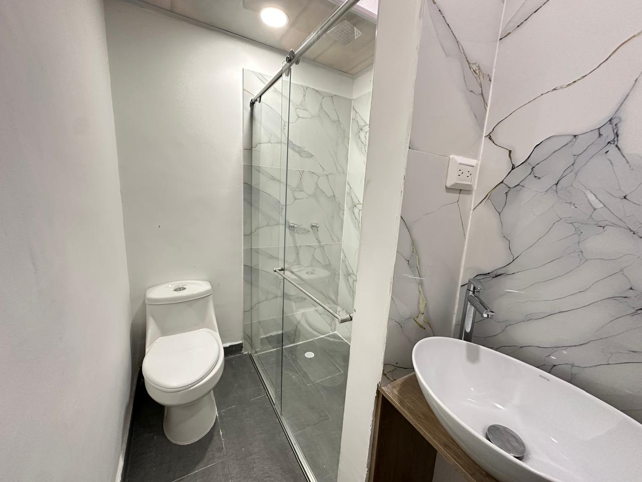 SE VENDE CASA EN LOS ALMENDROS  15..jpeg