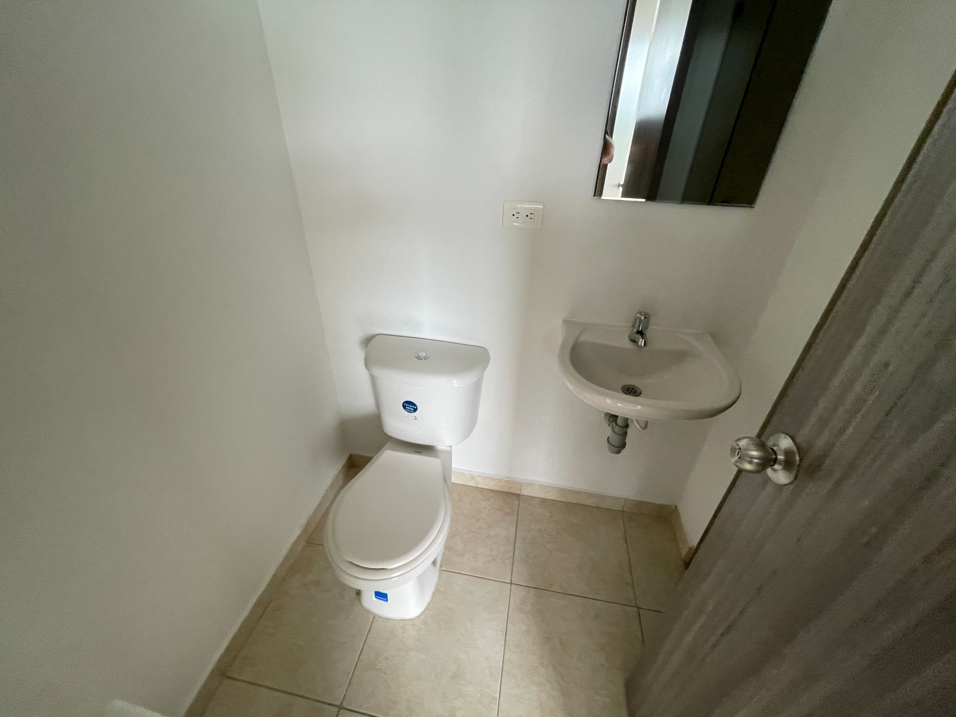 SE VENDE APTO  9.00.JPG