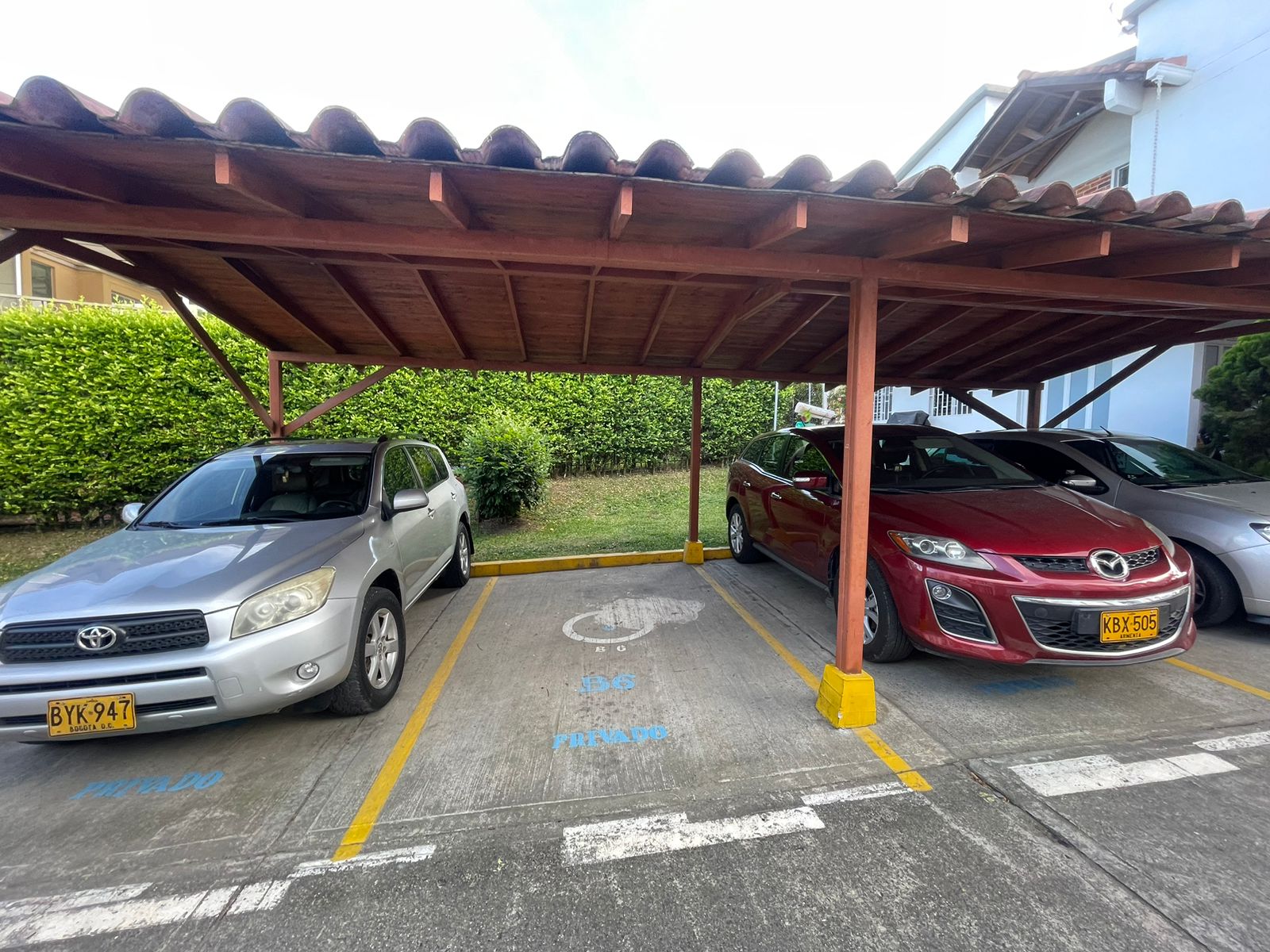 Casa amplia sector de la avenida centenario  (24).jpeg