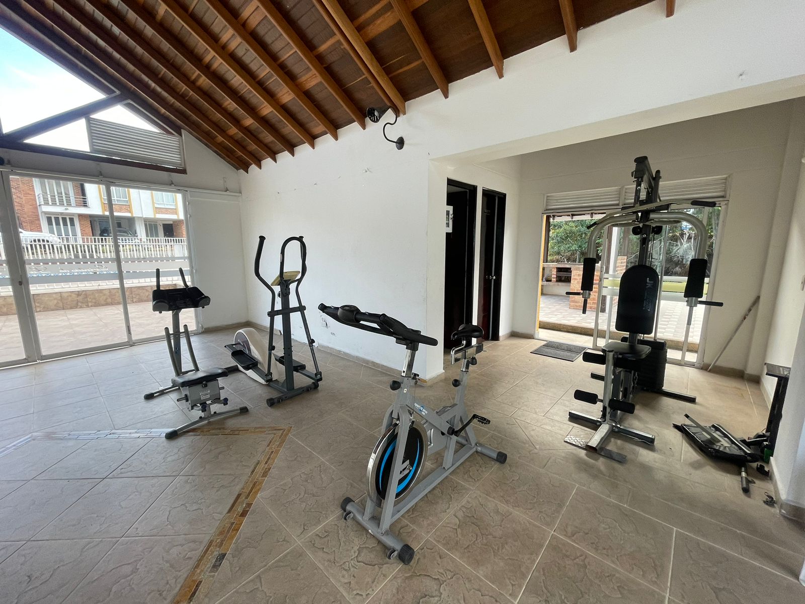 Casa amplia sector de la avenida centenario  (27).jpeg