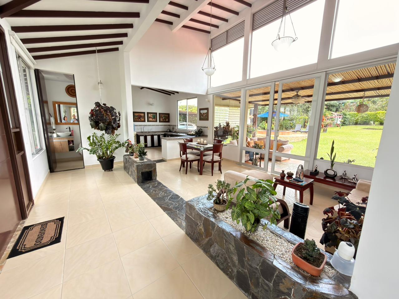 SE VENDE CASA CAMPESTRE EN EL CAIMO  4..jpeg