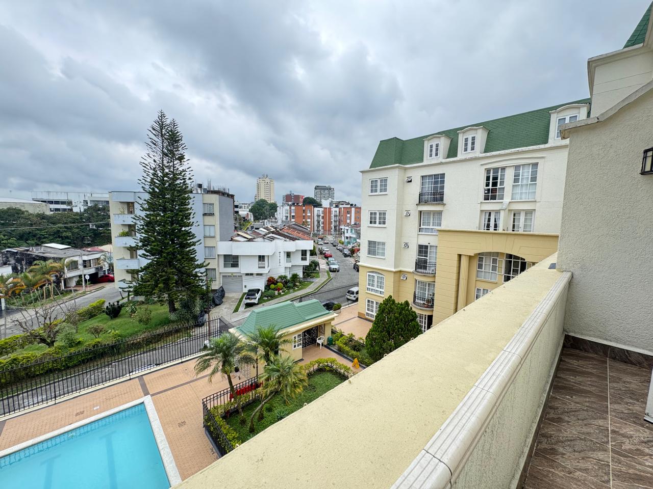 SE VENDE APTO EN LA LORENA  3..jpeg