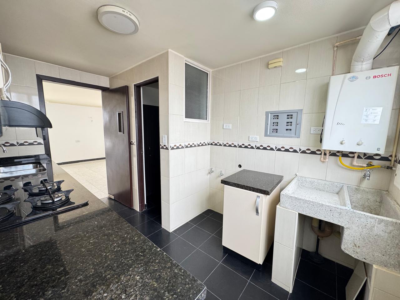 SE VENDE APTO EN LA LORENA  7..jpeg