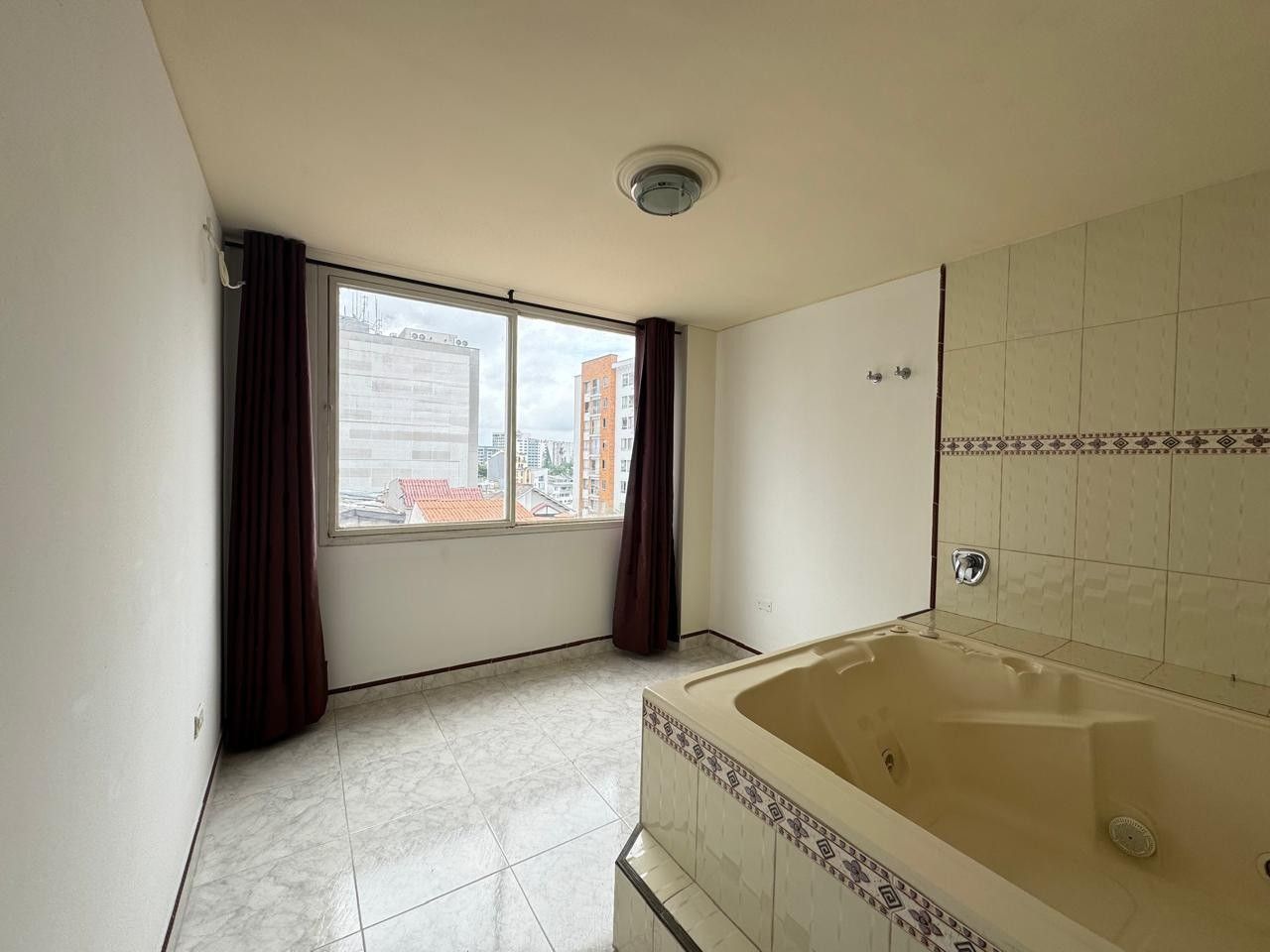 SE VENDE APTO EN LA LORENA  16..jpg