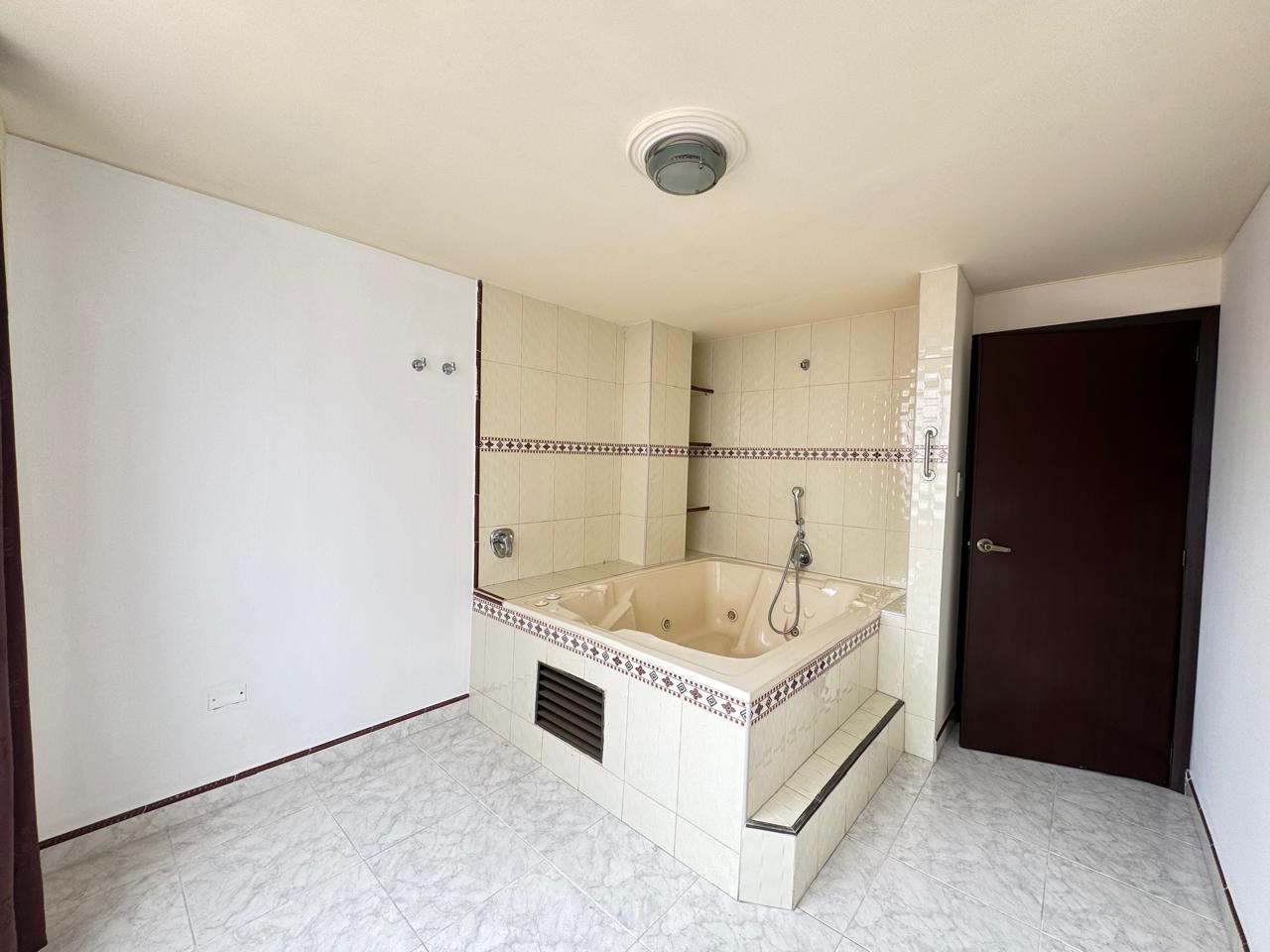 SE VENDE APTO EN LA LORENA  17..jpeg