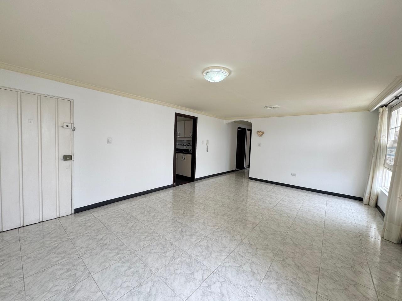 SE VENDE APTO EN LA LORENA  4..jpeg