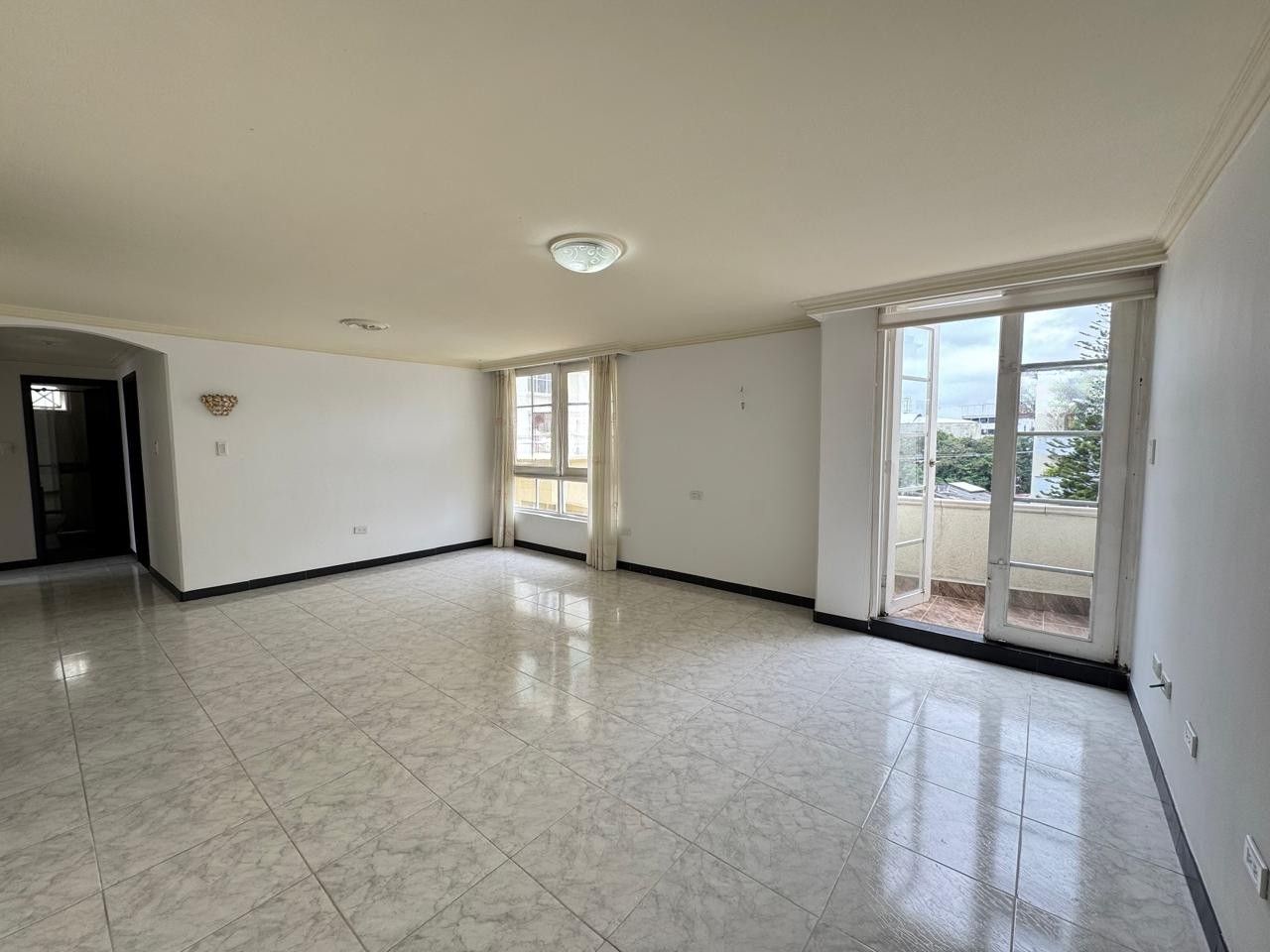 SE VENDE APTO EN LA LORENA  1..jpg