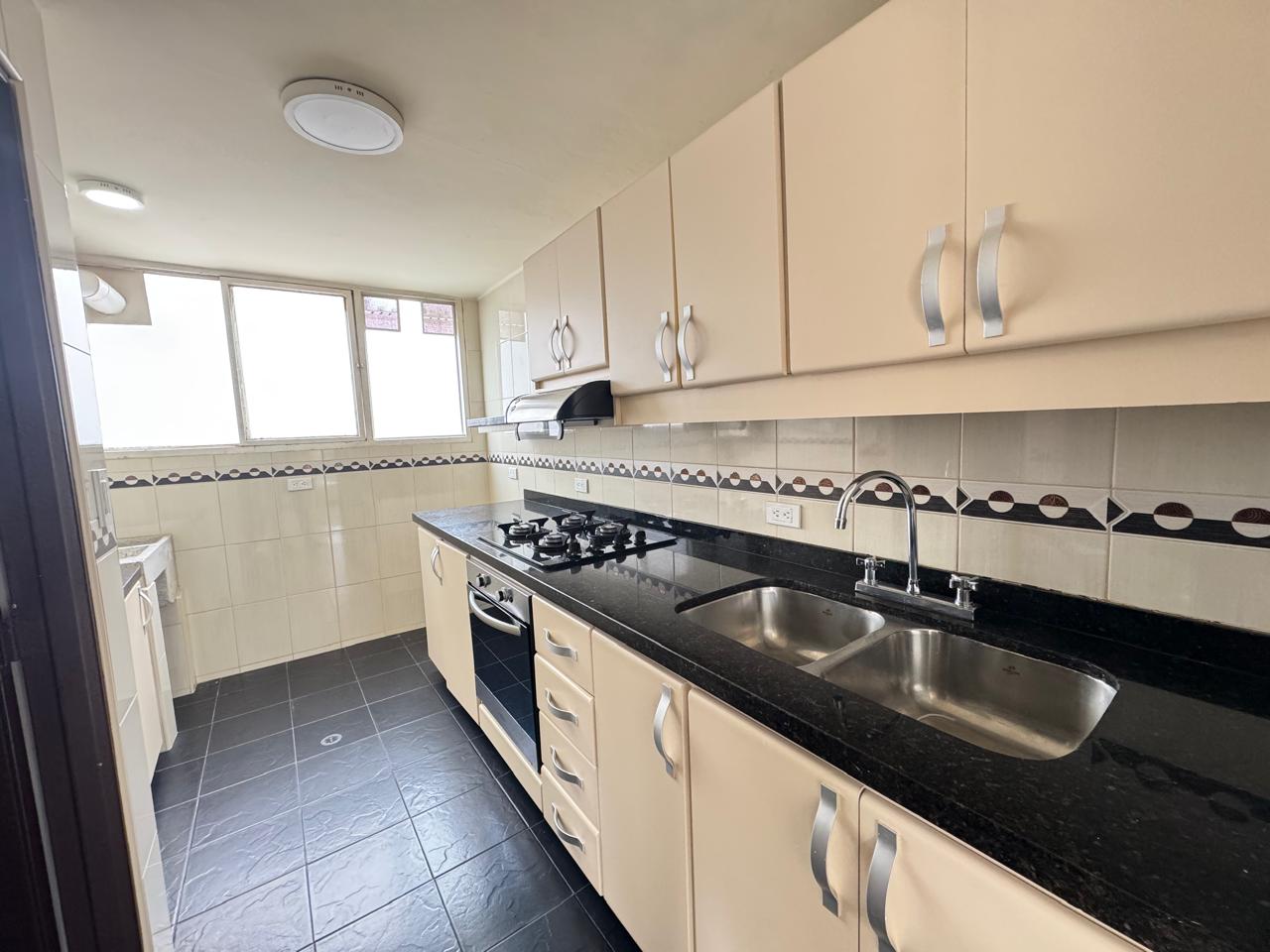 SE VENDE APTO EN LA LORENA  5..jpeg