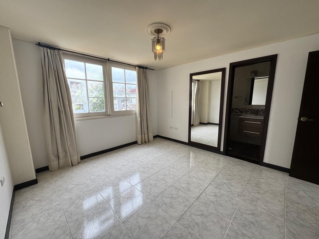 SE VENDE APTO EN LA LORENA  9..jpg