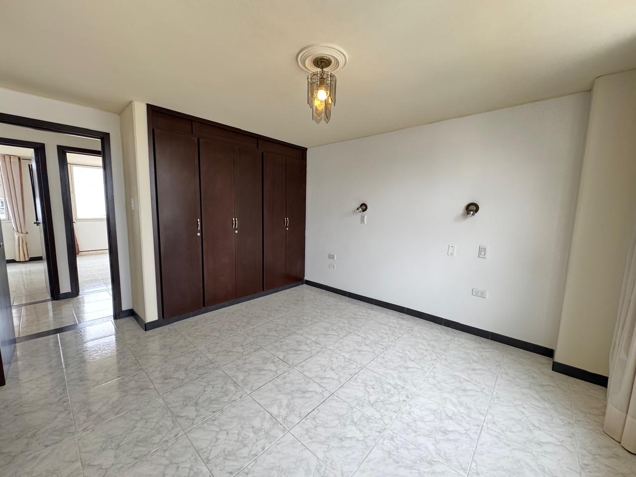 SE VENDE APTO EN LA LORENA  10..jpeg