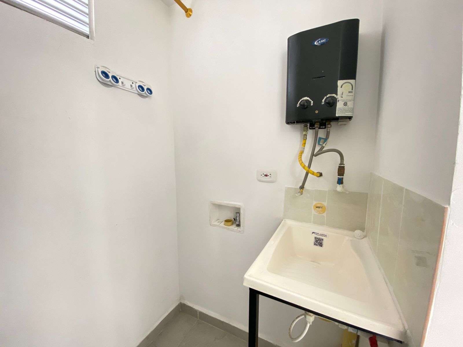 SE ARRIENDA APARTAMENTO EN BOSQUES DE PINARES  6..jpeg