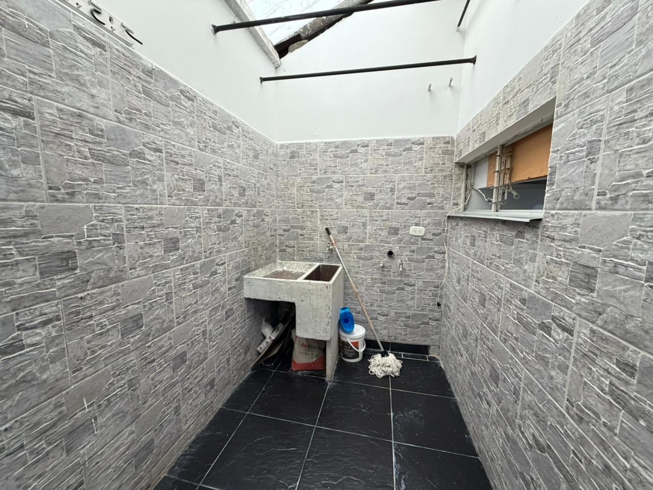 SE VENDE CASA EN LA CENTENARIO - SUR 12..jpeg