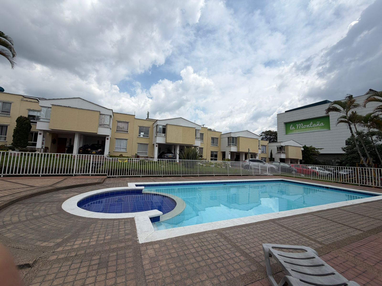 SE VENDE CASA EN LA ALQUERIA 19..jpeg