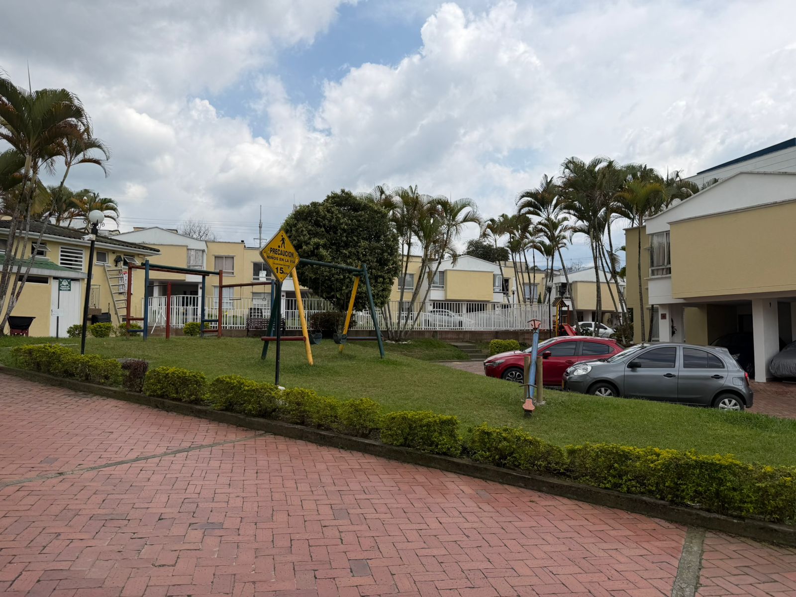 SE VENDE CASA EN LA ALQUERIA 20..jpeg