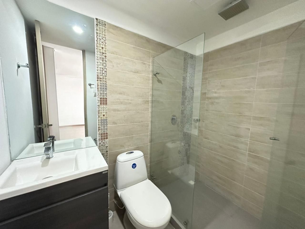 SE VENDE APTO EN LAURELES 17..jpg