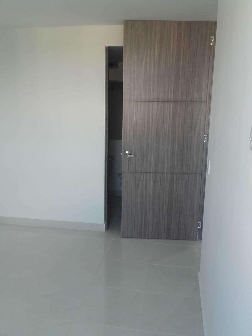 SE VENDE APTO EN EL COLISEO 8..jpeg