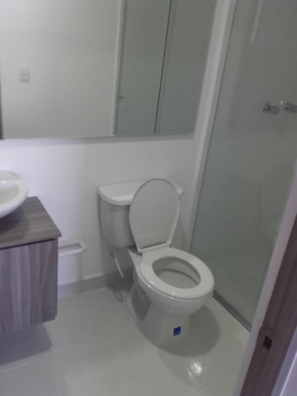 SE VENDE APTO EN EL COLISEO 13..jpeg