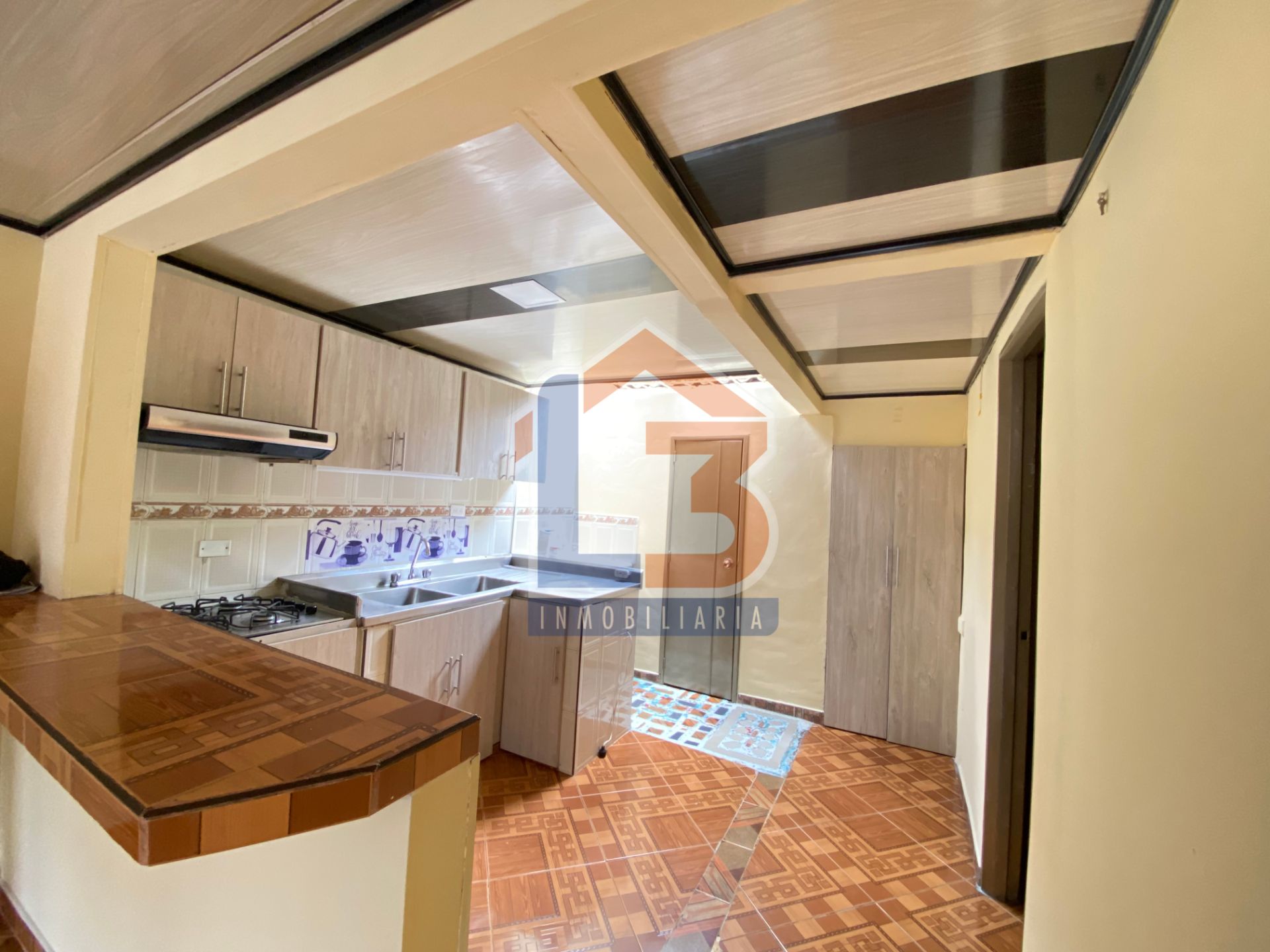 SE VENDE CASA SECTOR LAS AMERICAS 6..jpg