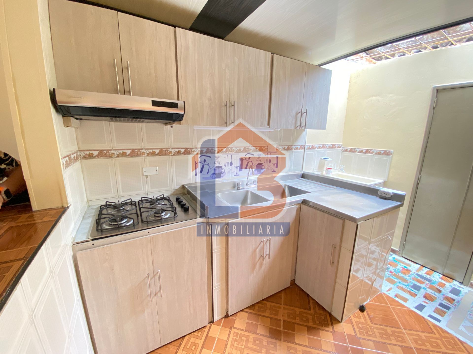 SE VENDE CASA SECTOR LAS AMERICAS 7..jpg