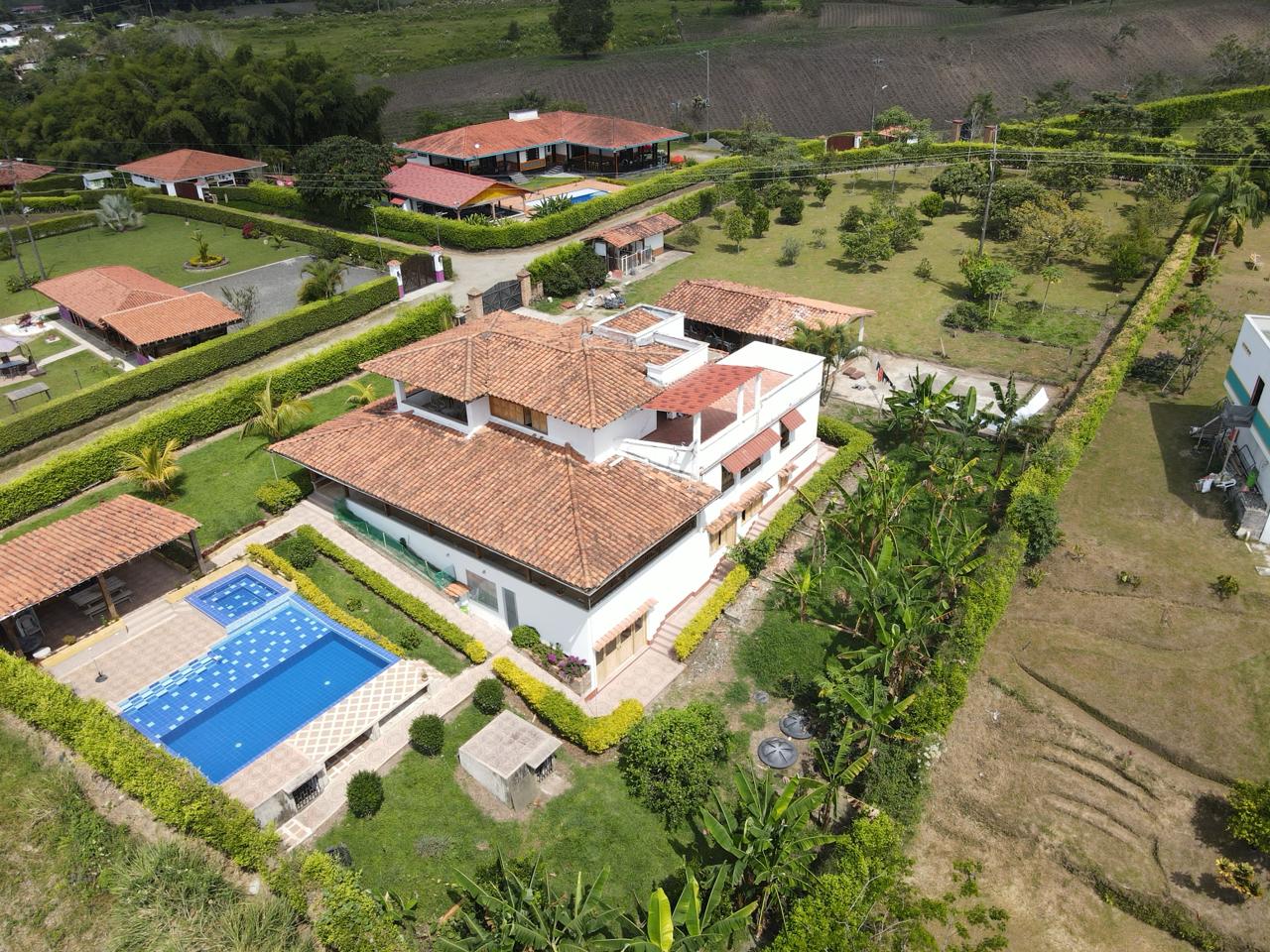 SE VENDE FINCA EN MONTENEGRO 1..jpg