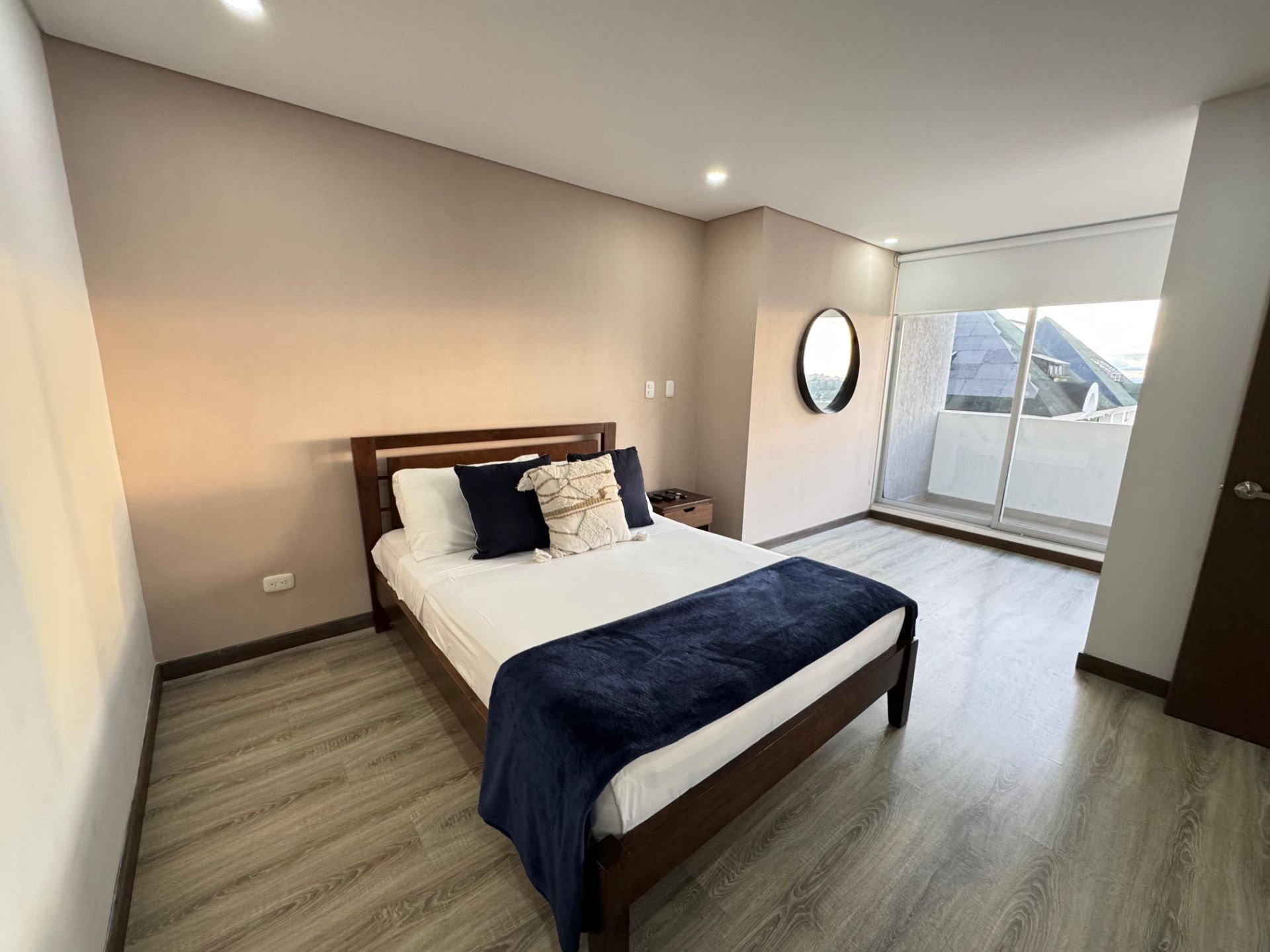 8. LINDO APARTAMENTO AMOBLADO SECTOR FUNDADORES ALQUILER POR NOCHES (17).jpg