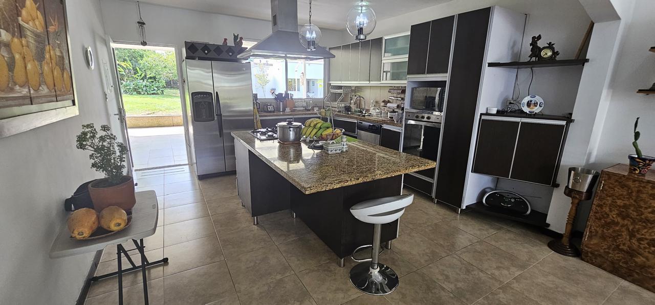 SE VENDE CHALET EN EL CARNERO (7).jpg